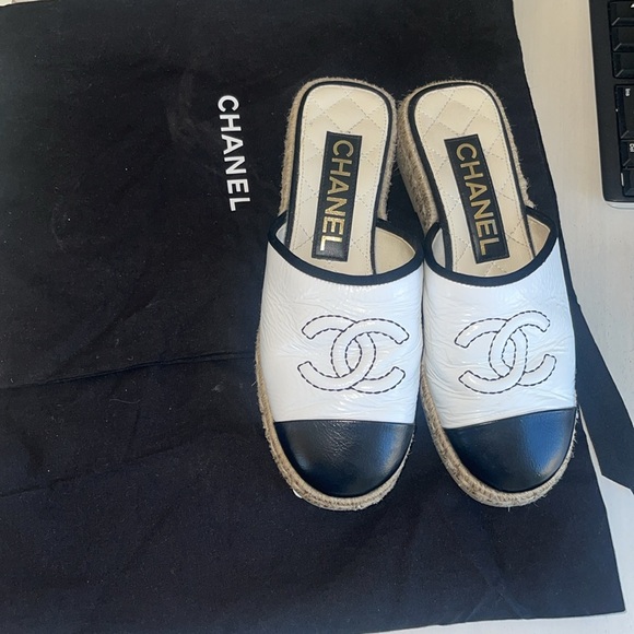 CHANEL 2023 Interlocking CC Logo Espadrille Mules - Picture 1 of 11